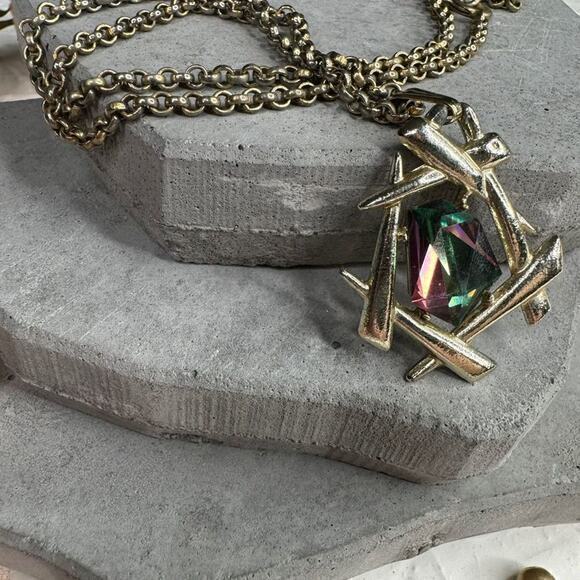 Sarah Coventry Watermelon Crystal Pendant Necklace Gold Tone Vintage Asian Motif - Picture 6 of 7